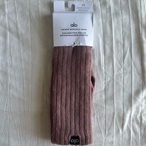 NWT Alo Smoky Quartz Unisex Scrunch Socks